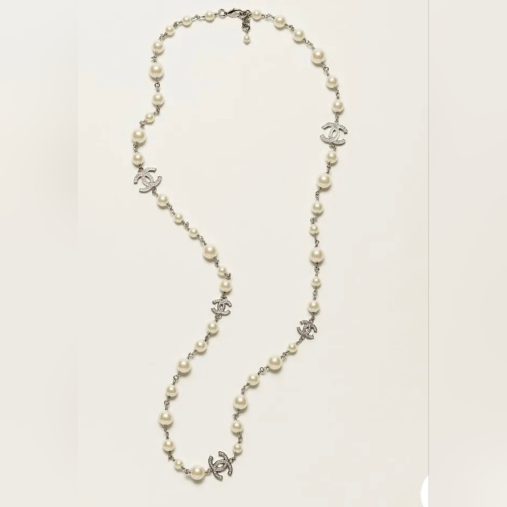 CHANEL authentic gorgeous CZ Silver and Pearl Necklace - Picture 3 of 7